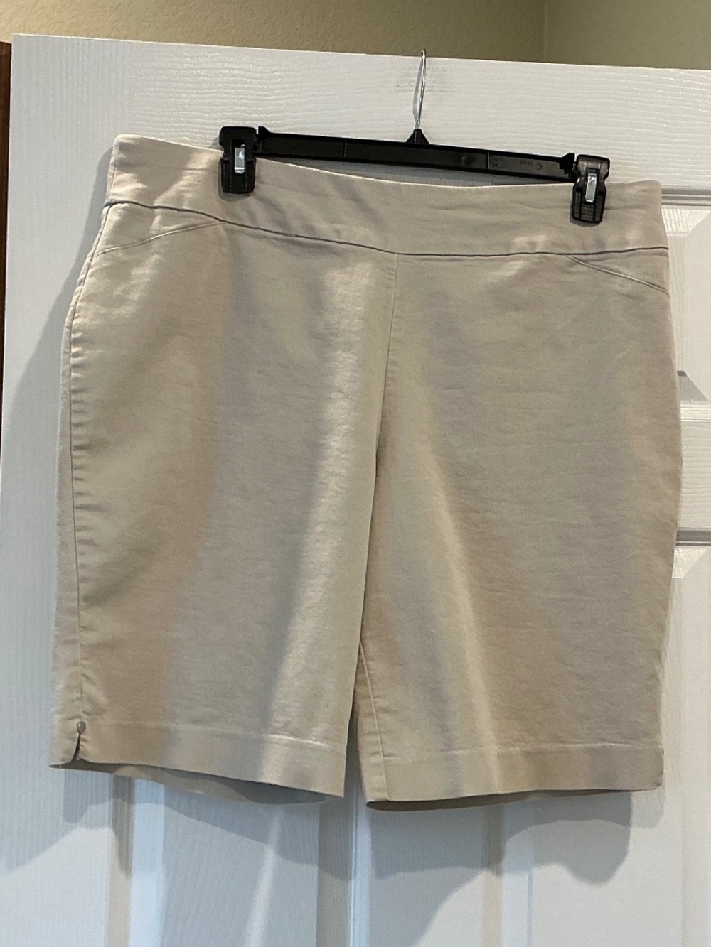 Croft & Barrow Tan Polished Pull-On Bermuda Shorts 18